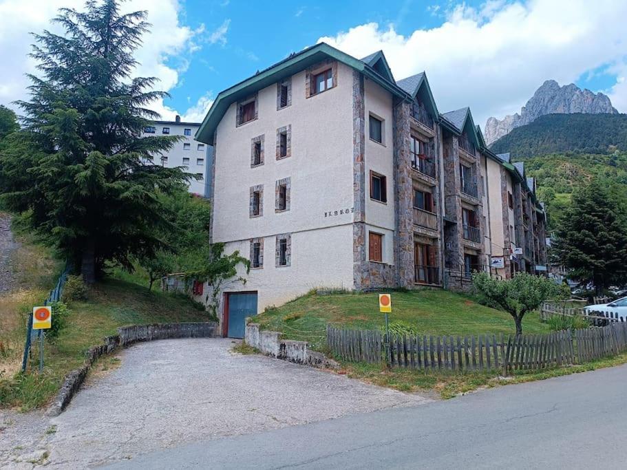 Balaitus Petfriendly - Arafita Apartamentos Sallent De Gallego Luaran gambar